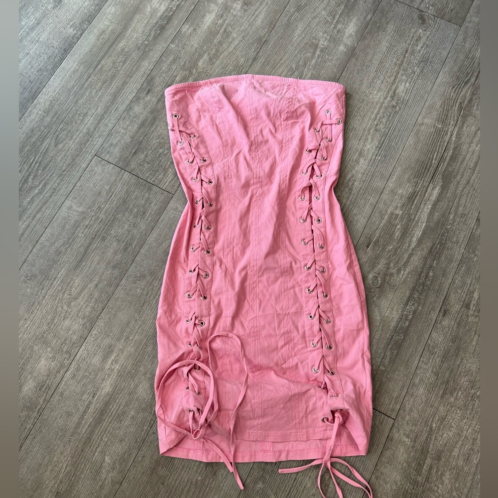 BUNDLE 2 ITEMS FOR $8✨

🌸BOUTIQUE pretty pink dress ✨ - Picture 3 of 6